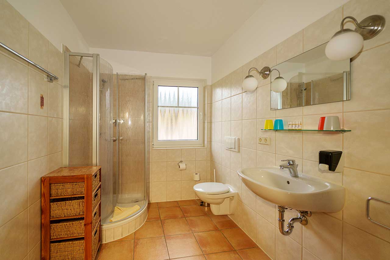 Badezimmer Haus Zwergseeschwalbe 1 